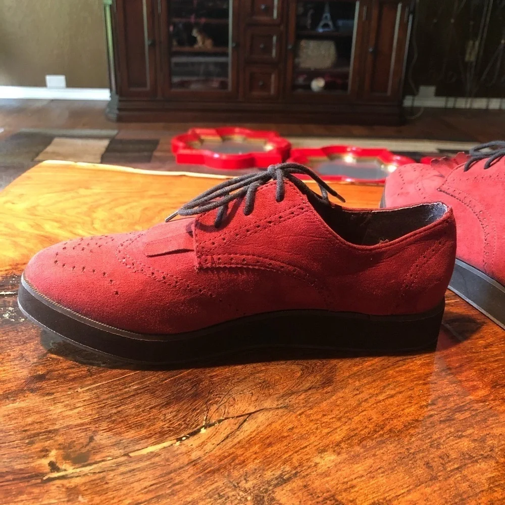 Divided 1 inch creeper oxfords in burgundy.